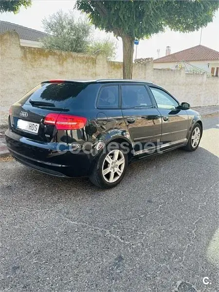 Usado Audi A3 Sportback Attraction 105 CV (77 kW) 2011 Negro Utilitario