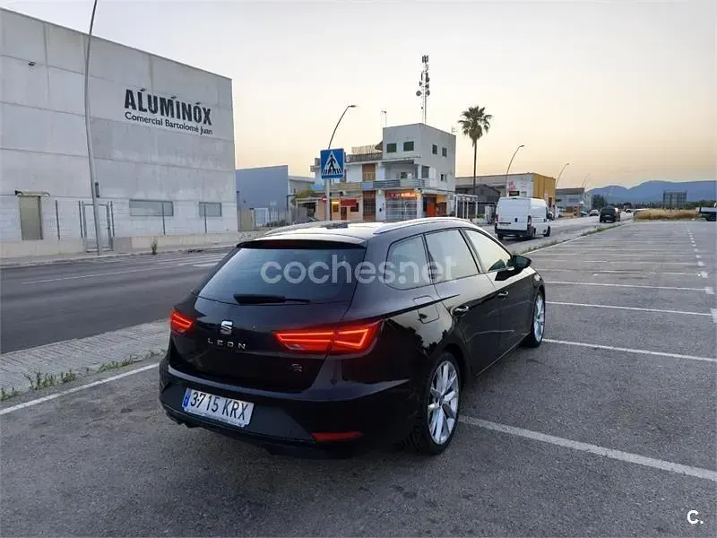Usado Seat Leon ST FR 130 CV (95 kW) 2019 Negro Familiar