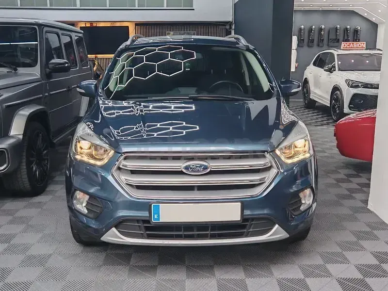 Usado Ford Kuga Trend 120 CV (88 kW) 2018 Azul SUV