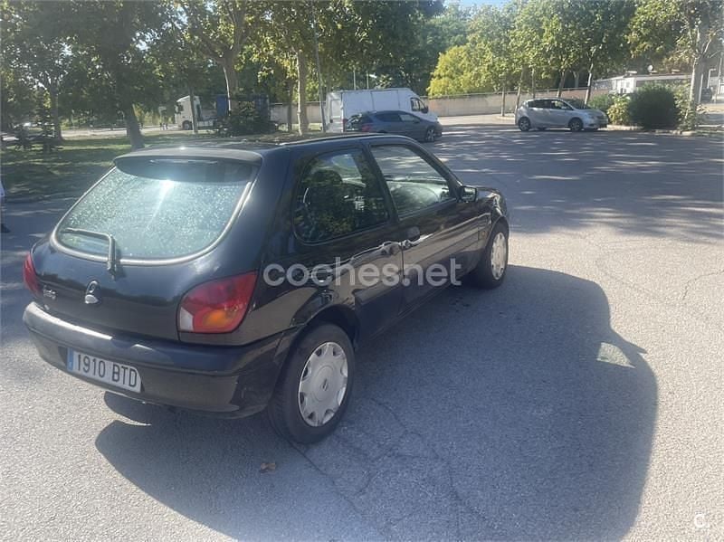Negro Usado 2002 Ford Fiesta Trend Utilitario | 1800 € (Buen precio) - Imagen 1/3