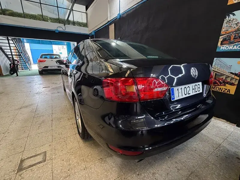 Usado VW Jetta Advance 105 CV (77 kW) 2011 Negro Berlina