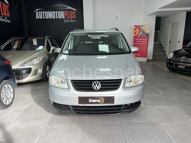 Gris / plata Usado 2005 VW Touran Conceptline Monovolumen | 6490 € (Un poco caro) - Imagen 1/4