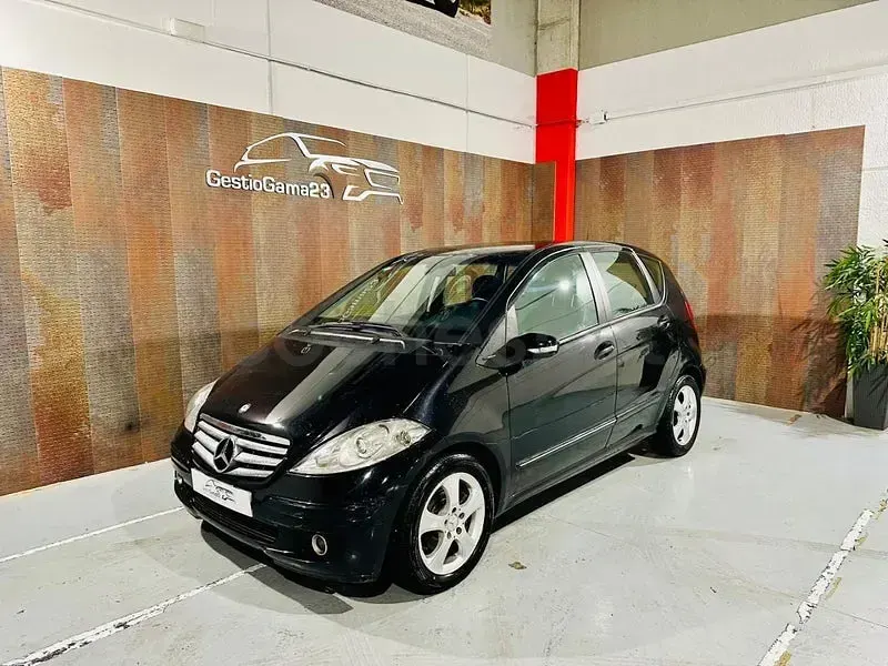 Usado Mercedes A180 Classic 109 CV (80 kW) 2005 Negro Monovolumen