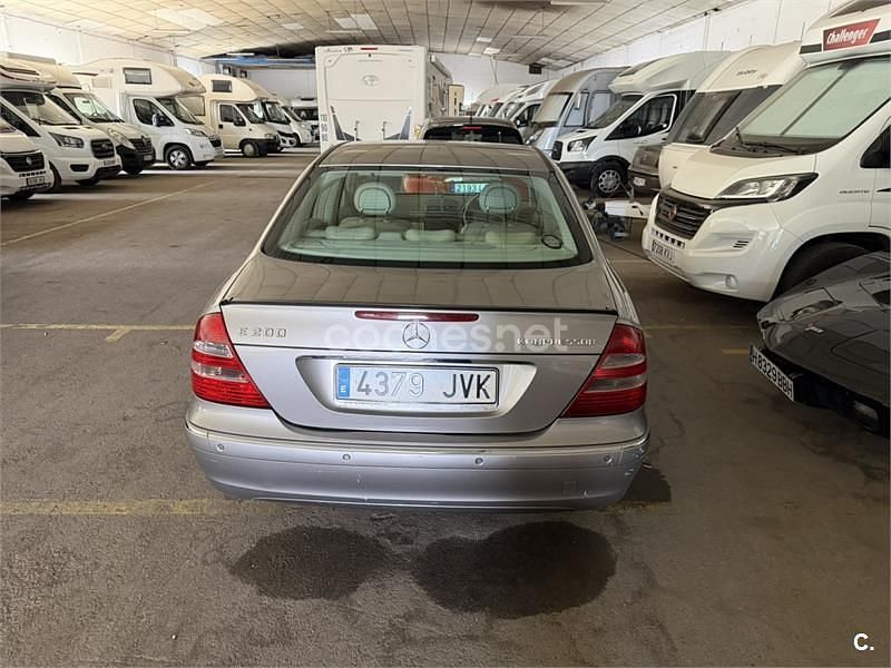 Usado Mercedes E200 Elegance 163 CV (119 kW) 2004 Gris / plata Berlina