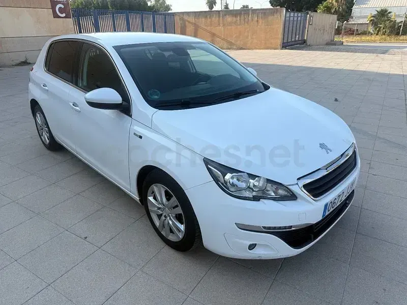 Usado Peugeot 308 Style 100 CV (73 kW) 2015 Blanco Berlina
