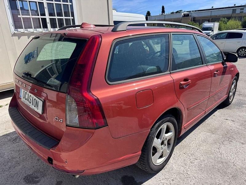Usado Volvo V50 Kinetic 150 CV (110 kW) 2011 Rojo Familiar