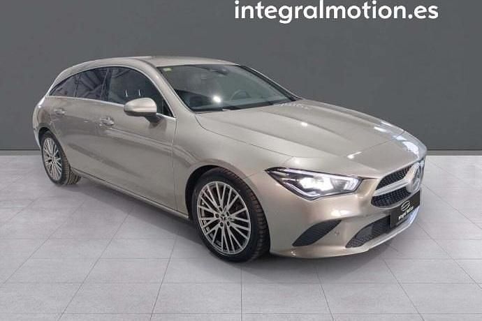 Usado Mercedes CLA180 Shooting Brake 114 CV (83 kW) 2020 Familiar