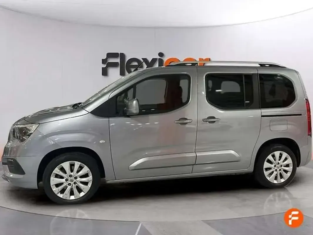 Usado Opel Combo Life Innovation 131 CV (96 kW) 2020 Gris Monovolumen