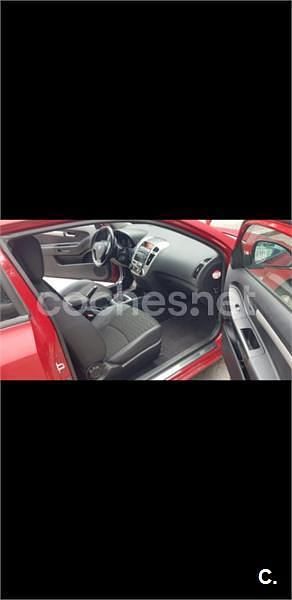 Usado Kia ProCeed 143 CV (105 kW) 2009 Rojo Berlina