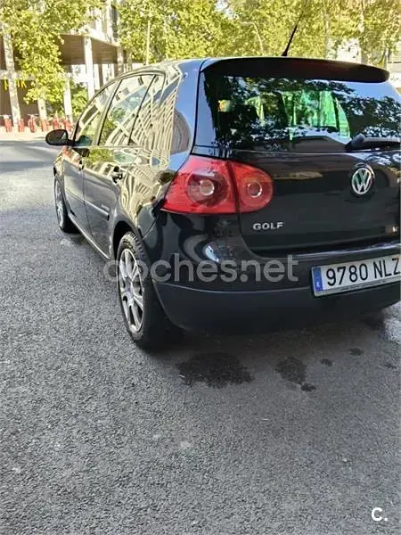 Usado VW Golf V Sportline 140 CV (102 kW) 2007 Negro Berlina