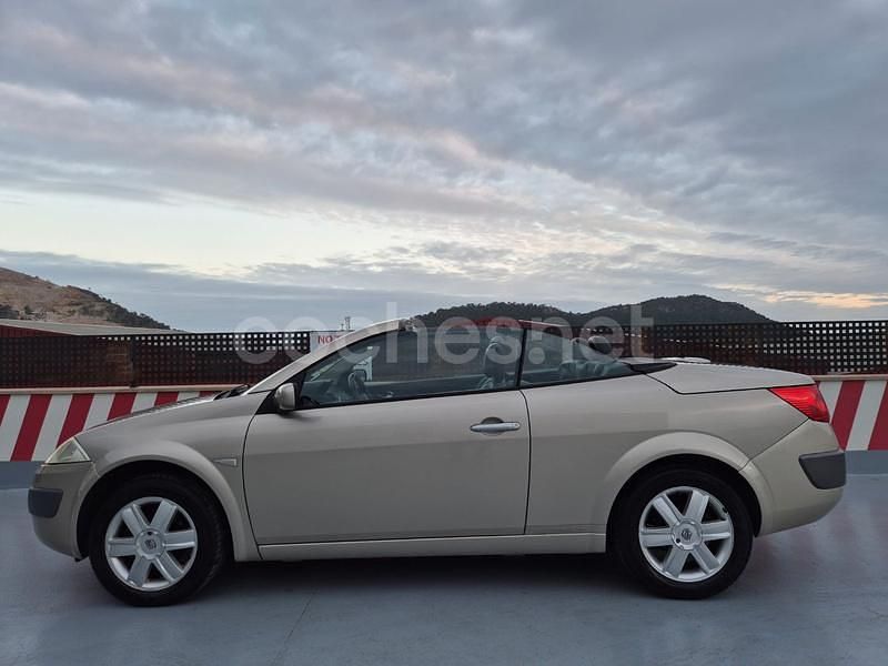 Usado Renault Mégane Cabriolet Dynamique 115 CV (84 kW) 2004 Beige Descapotable