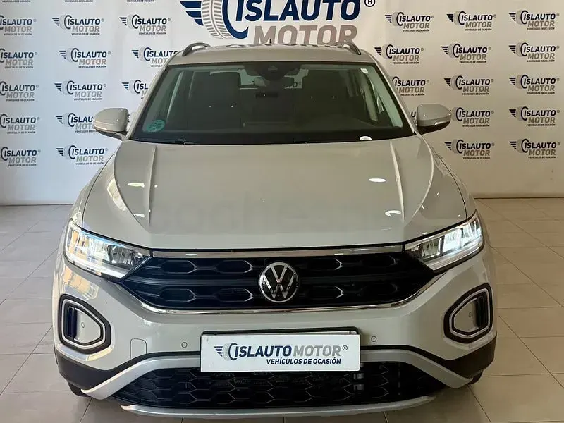 Usado VW T-Roc Life 150 CV (110 kW) 2023 Beige SUV