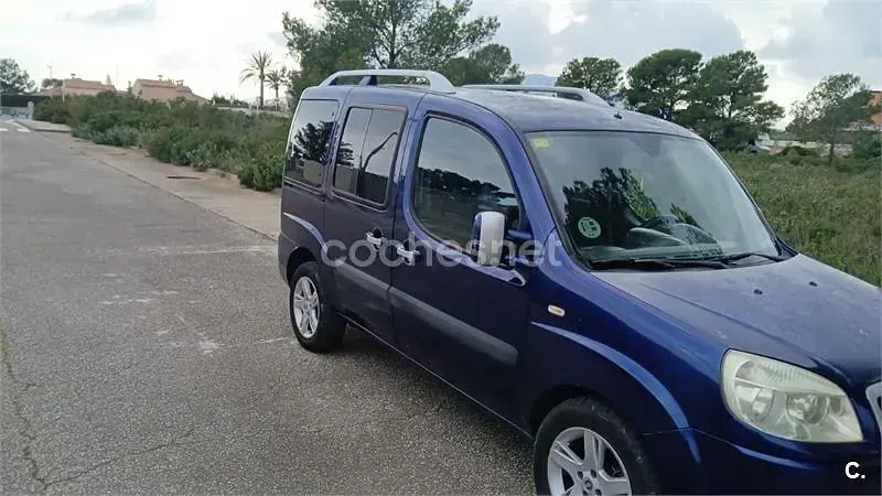 Usado Fiat Doblò Dynamic 105 CV (77 kW) 2009 Azul Monovolumen