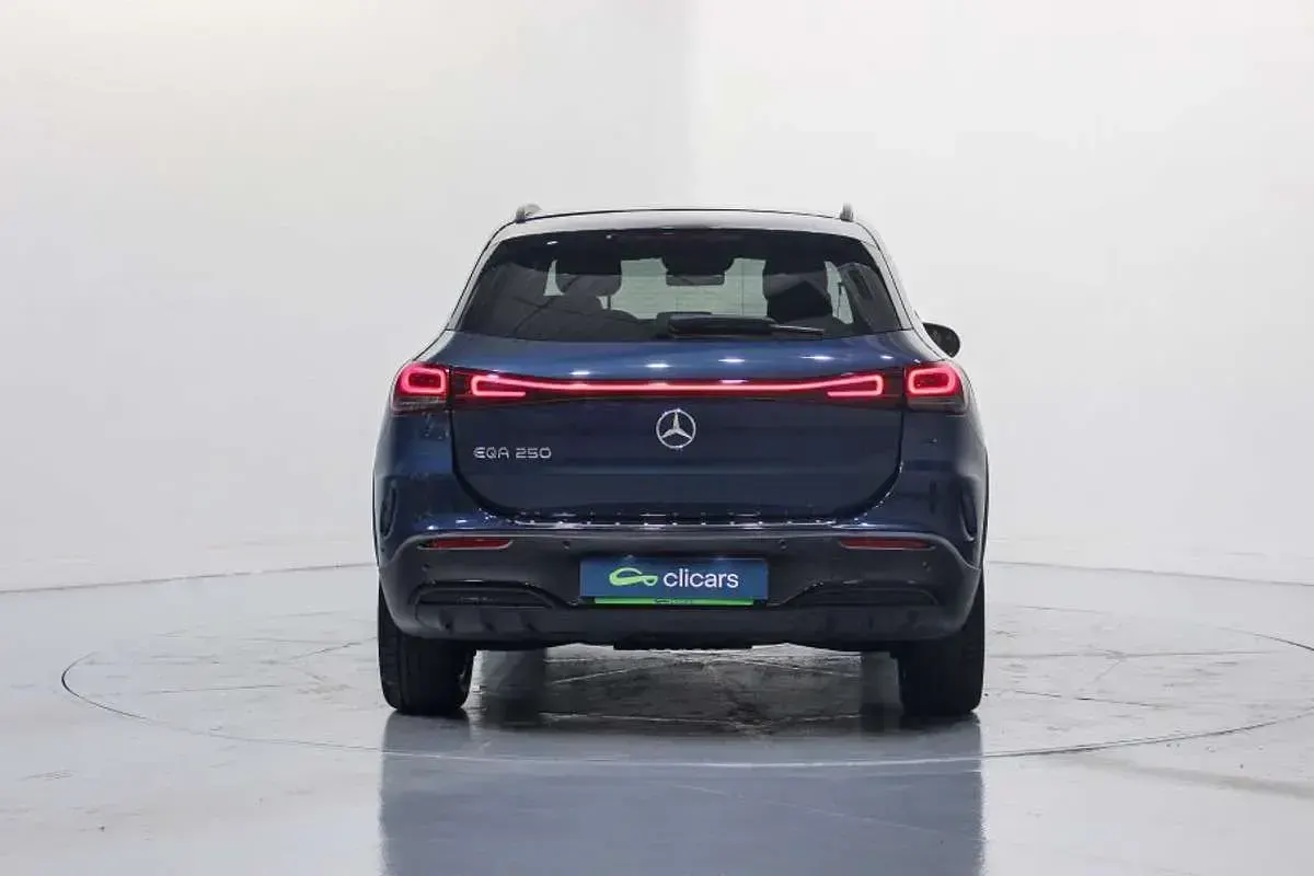 Usado Mercedes EQA250 139 kW (190 HP) 2021 Azul SUV