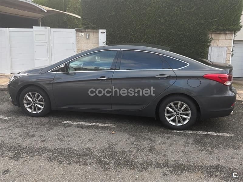 Usado Hyundai i40 115 CV (84 kW) 2016 Gris / plata Berlina