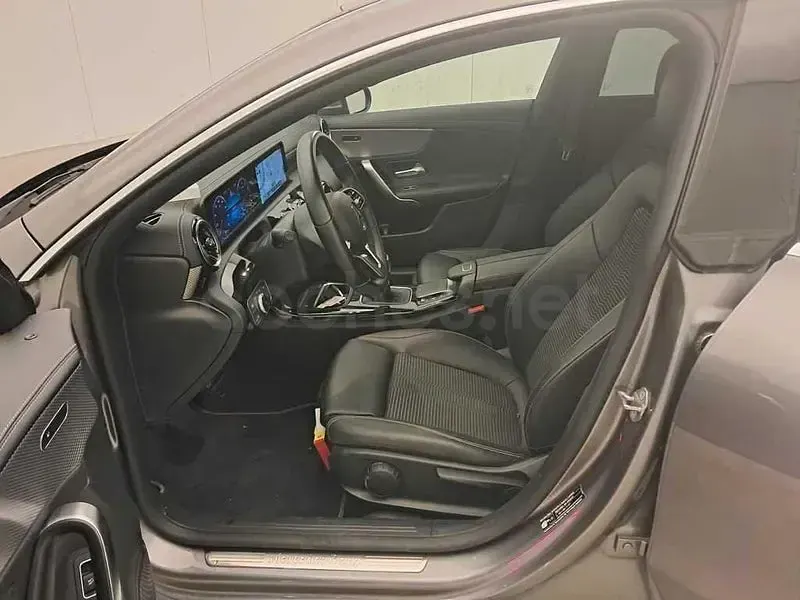 Usado Mercedes CLA180 Shooting Brake 136 CV (100 kW) 2021 Gris / plata Familiar