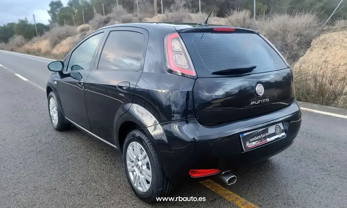 Usado Fiat Punto Pop 77 CV (56 kW) 2014 Negro Utilitario