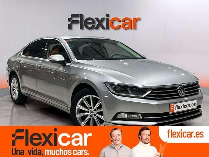 Usado VW Passat Advance 150 CV (110 kW) 2017 Gris Berlina