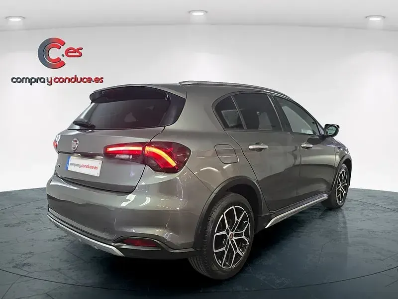 Usado Fiat Tipo Cross 100 CV (73 kW) 2022 Gris / plata Berlina