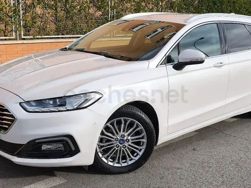 Usado Ford Mondeo Titanium 187 CV (137 kW) 2021 Blanco Familiar