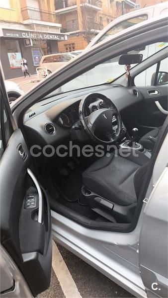 Usado Peugeot 308 90 CV (66 kW) 2010 Gris / plata Berlina