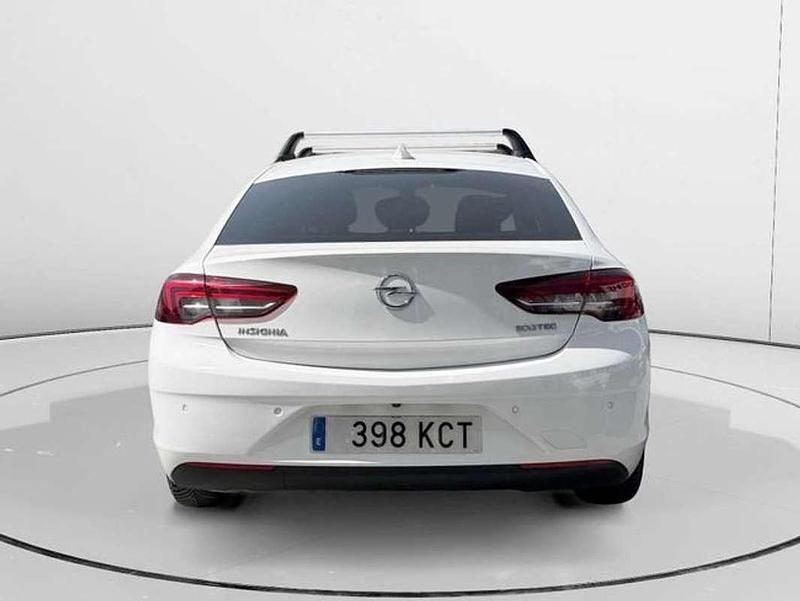 Usado Opel Insignia Selective 140 CV (102 kW) 2017 Blanco Berlina