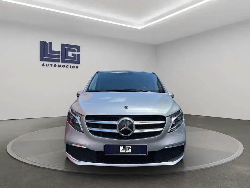 Usado Mercedes V300 Avantgarde 239 CV (175 kW) 2023 Gris Monovolumen
