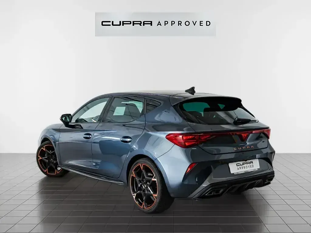Usado Cupra Leon 150 CV (110 kW) 2024 Gris / plata Berlina