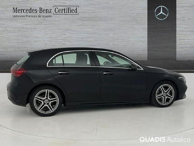 Usado Mercedes A180 AMG line 116 CV (85 kW) 2023 Negro noche