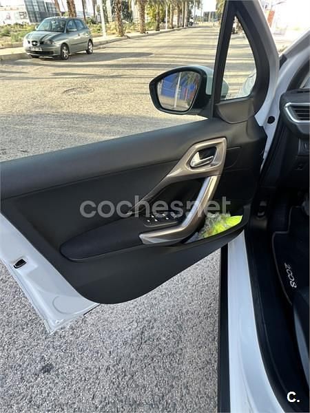 Blanco Usado 2013 Peugeot 2008 Active SUV | 8000 € (Buen precio) - Imagen 1/4