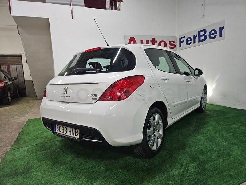 Usado Peugeot 308 Active 112 CV (82 kW) 2012 Blanco Berlina