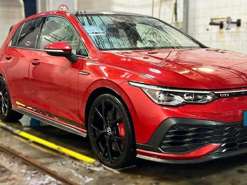 Usado VW Golf VIII GTI 300 CV (220 kW) 2022 Burdeos Utilitario