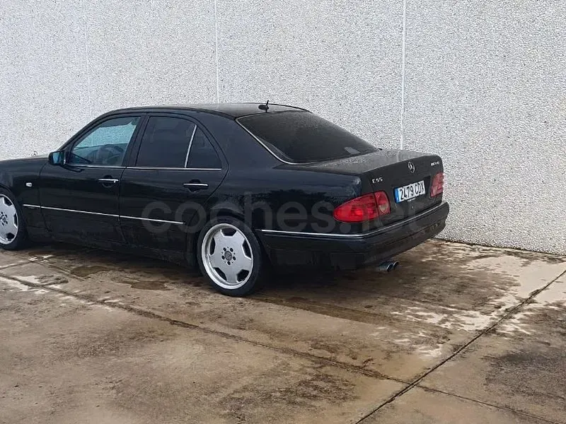 Usado Mercedes E55 AMG AMG 354 CV (260 kW) 1998 Negro Berlina