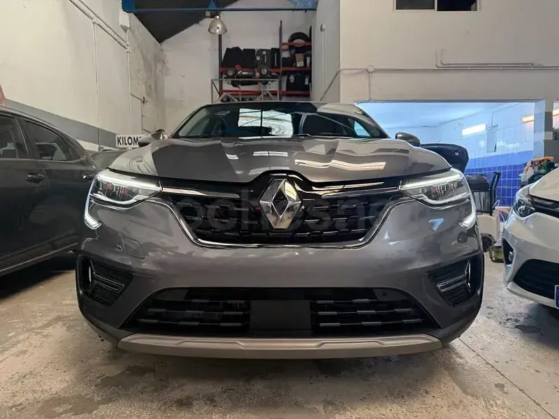Usado Renault Arkana Techno 140 CV (102 kW) 2023 Gris / plata SUV