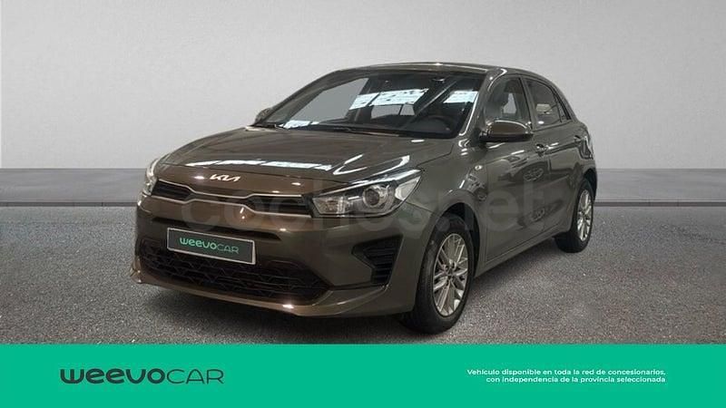 Usado Kia Rio 100 CV (73 kW) 2023 Verde Berlina