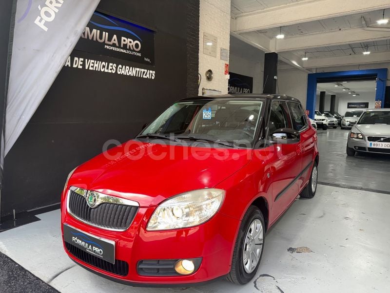 Rojo Usado 2009 Skoda Fabia Berlina | 5990 € (Un poco caro) - Imagen 1/4