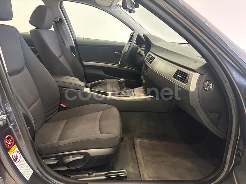 Usado BMW 318 115 CV (84 kW) 2006 Gris / plata Berlina