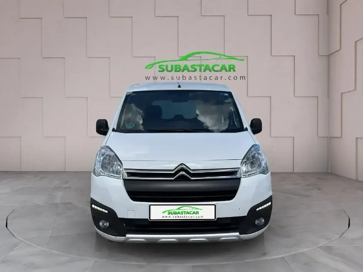 Usado Citroën Berlingo Live 100 CV (73 kW) 2018 Blanco Monovolumen