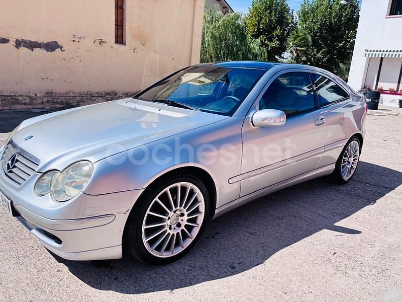 Usado Mercedes C220 143 CV (105 kW) 2002 Gris / plata Berlina