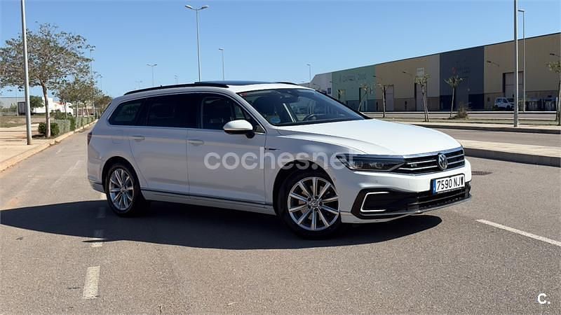 Begagnad VW Passat GTE 218 HK (160 kW) 2020 Vit Kombi