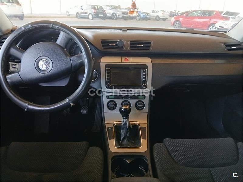 Negro Usado 2007 VW Passat Trendline Familiar | 4000 € (Precio justo) - Imagen 1/4