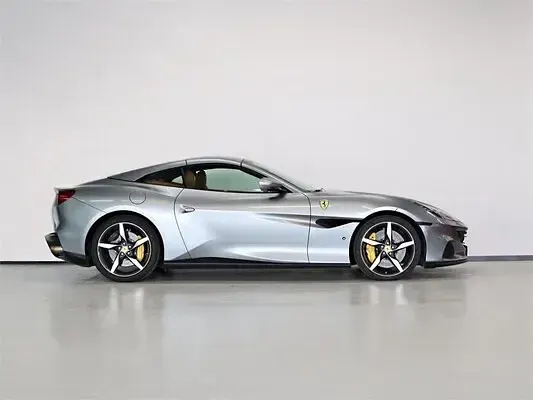 Usado Ferrari Portofino 620 CV (456 kW) 2022 Grigio titanio Descapotable