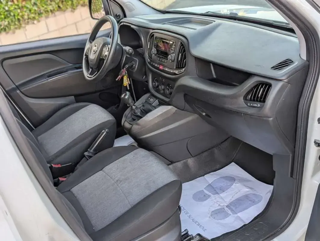 Usado Fiat Doblò 120 CV (88 kW) 2021 Blanco Monovolumen