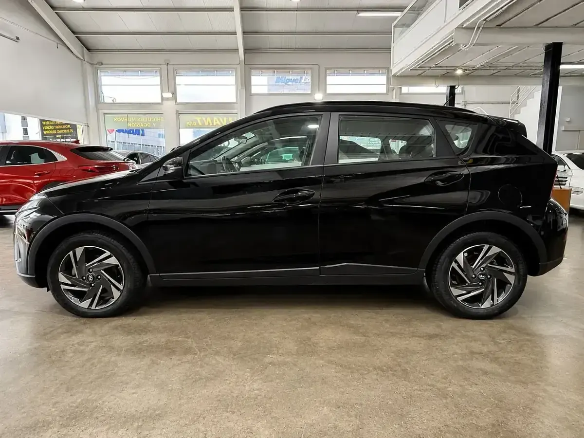 Usado Hyundai Bayon 100 CV (73 kW) 2023 Negro SUV