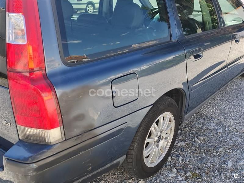 Usado Volvo V70 170 CV (125 kW) 2004 Azul Familiar