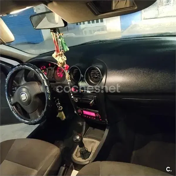 Usado Seat Ibiza 100 CV (73 kW) 2005 Negro Utilitario