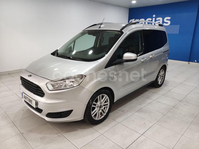 Gris / plata Usado 2016 Ford Tourneo Courier Titanium Monovolumen | 11.900 € (Precio justo) - Imagen 1/4