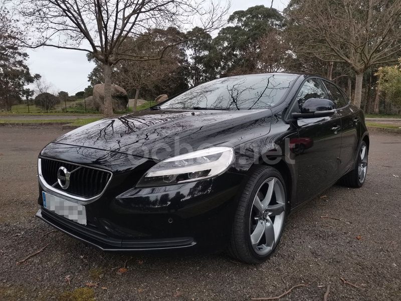 Negro Usado 2017 Volvo V40 Kinetic Familiar | 11.990 € (Precio justo) - Imagen 1/4
