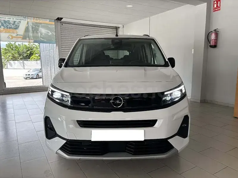 Usado Opel Combo 130 CV (95 kW) 2025 Blanco Monovolumen