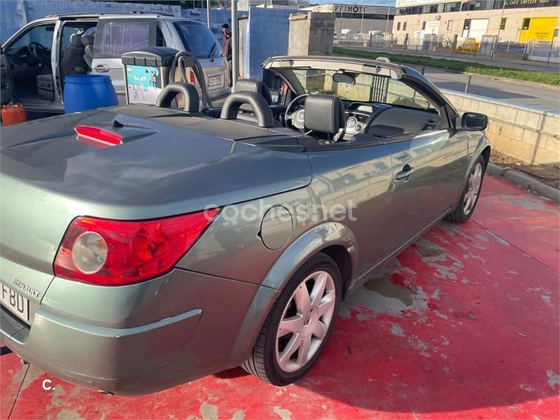 Usado Renault Mégane Cabriolet Dynamique 105 CV (77 kW) 2006 Verde Descapotable